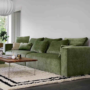 Modulares Sofa mit festem Sitzbezug, bester Sitzkomfort mit Qualitaet aus Europa, Liam vier Sitzer, zwei Elemente, waehlbar in vielen verschiedenen Stoffkategoeiren und Farben, mit Rueckenkissen in unterschiedlichen Formen und Groessen, Sofa fuer jedes Ambiente vom Einrichtung Spezialisten, Muenchen MOEBEL KOLONIE