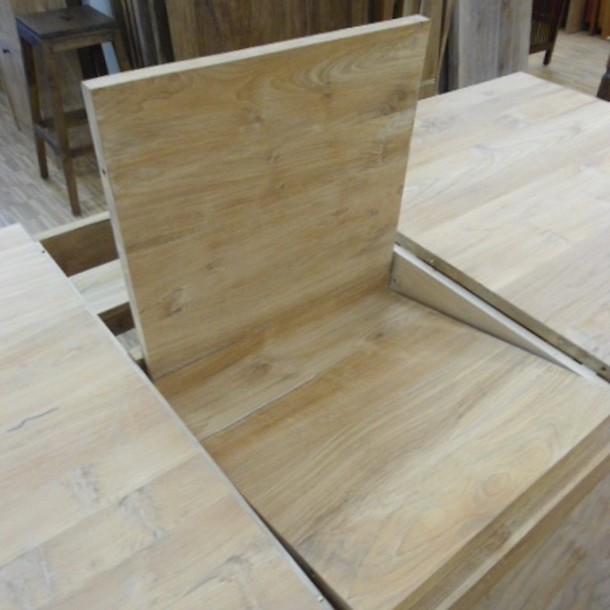 Grosses Detail Bild vom Auszug des Tisches Sliding aus Teak Massivholz, Edelholz Tisch aus massivem Teak in der Farbe Roh aus der MOEBEL KOLONIE Farbpalette, Esszimmer Moebel aus Massivholz Teak aus unserer Manufaktur, Muenchen Moebel