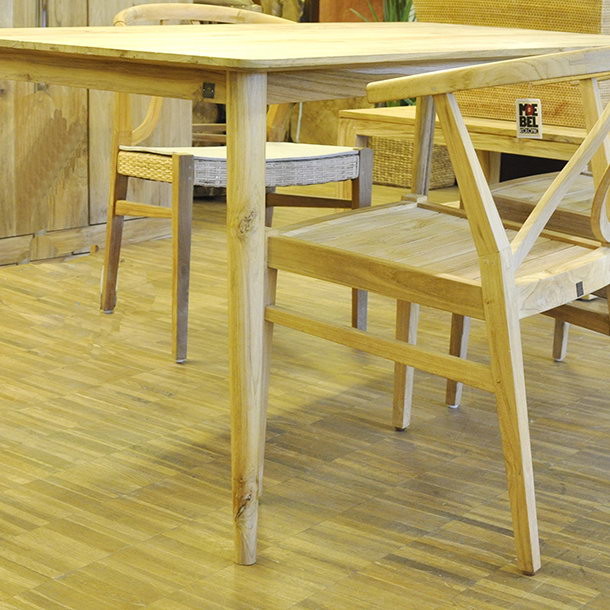 Massiver Teak Holz Esstisch Scandi im Ensemble mit Massivholz Stuhl Alexa aus Teak massiv, Esszimmer Moebel aus Plantagen Teak, vom Schreiner Meister in Handarbeit in der MOEBEL KOLONIE Manufaktur gefertigt, individuelle Konfiguration ist moeglich, Mass Moebel ohne Aufpreis