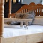 Besonderes Himmelbett aus Plantagen Teakholz im Kolonialstil, ein Massivholz Moebel vom Schreinermeister in Handarbeit gefertigt, schicke Kissen und ein Massivholz Tablett als Accessoires zur Dekoration, Moebel Muenchen Teak Massivholz