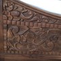 Grosse Detail Aufnahme der Schnitzerei vom Bett Paradise aus Edelholz, Muenchen Teak Massivholz Moebel