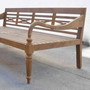 Massivholz Teak Daybed Raffles, mit gelatteter Sitzflaeche und Beinen mit gerilltem Dekor, Daybed fuer den Outdoor und den Indoor Bereich, Daybed Raffles im Kolonialstil fuer Wohnen wie im Urlaub, Massivholz Teak Moebel Muenchen, Mass Moebel Teakholz